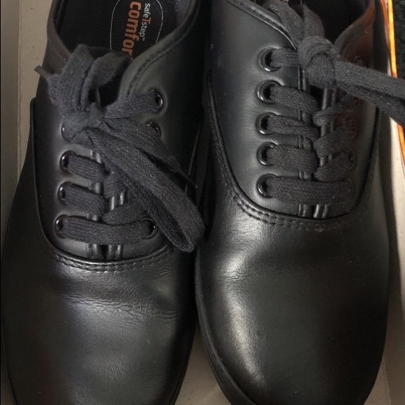 No slip resistant shoes - Picture 1 of 1